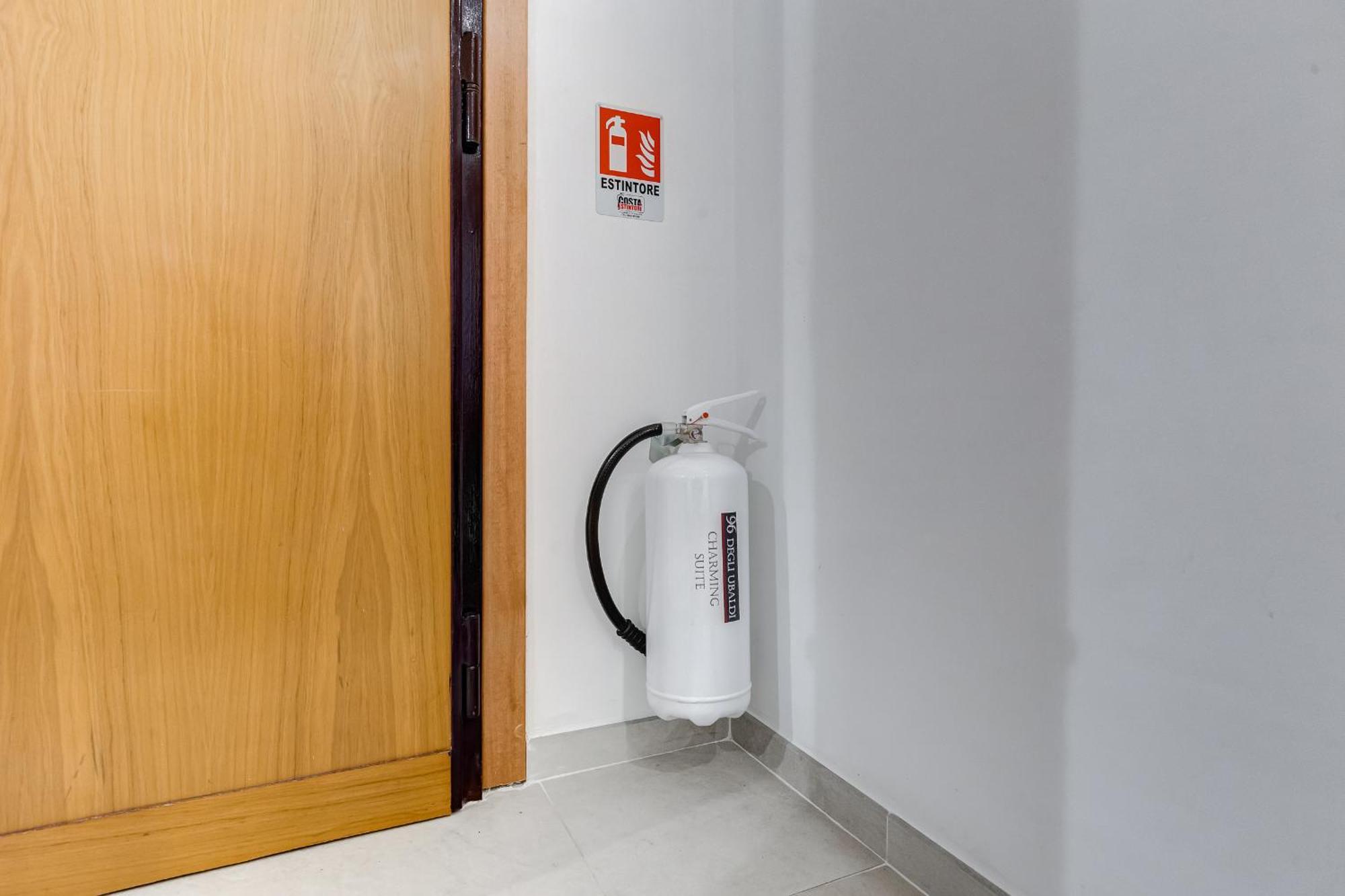 96 Degli Ubaldi Charming Suite Рим Екстериор снимка